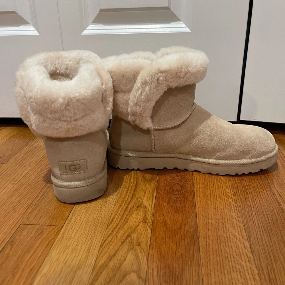 UGG Winter Boots with Plush Lining - Picture 2 of 7
